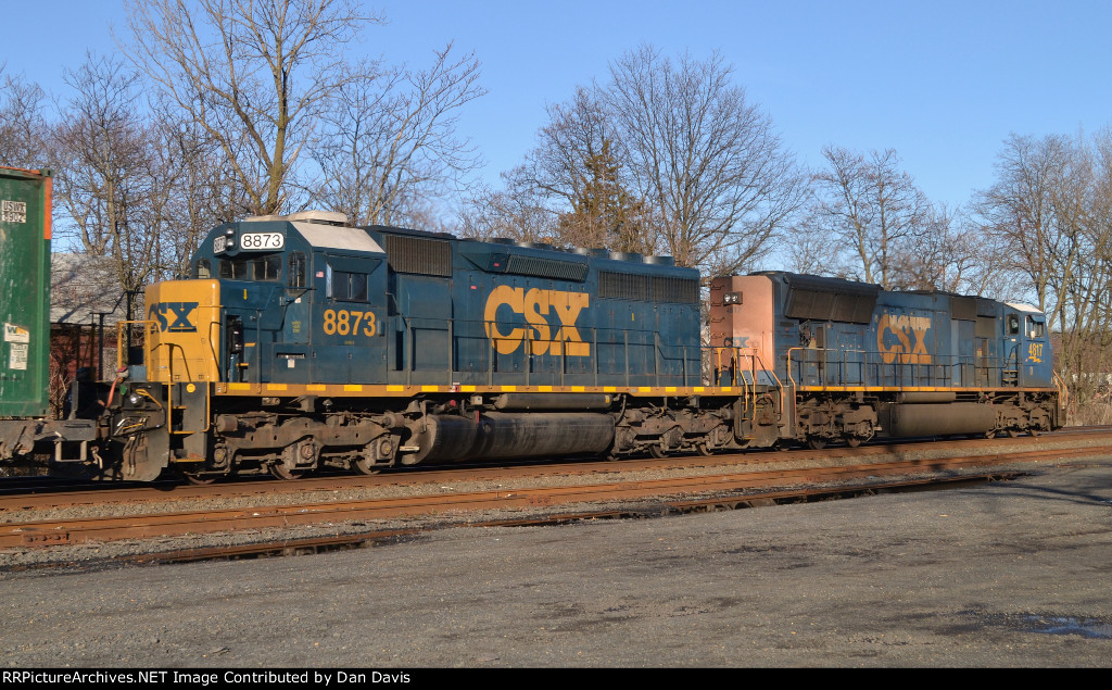 CSX SD40-2 8873 trails on Q702-09